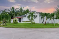 Family Retreat 5Br/Private Beach/Pool/Games & BBQ