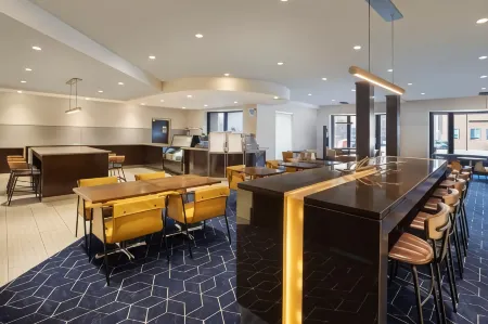 Courtyard Worcester Отели рядом с достопримечательностью «Lambda Chi Alpha»