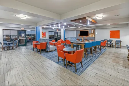 Holiday Inn Express & Suites Tulsa S Broken Arrow Hwy 51 Отели в г. Брокен-Эрроу