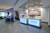 Holiday Inn Express & Suites Toronto Airport West