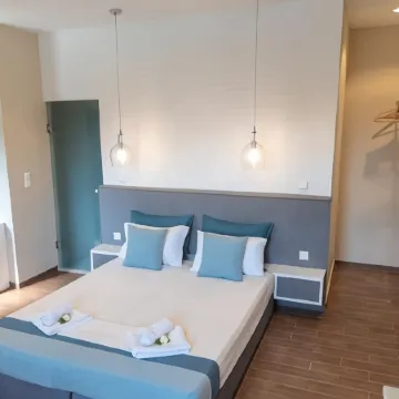 Ampoulos Rooms & Apartments