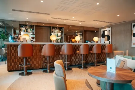 Port Palace Отели рядом с достопримечательностью «Площадь Казино»