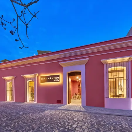 City Centro by Marriott Oaxaca Отели рядом с достопримечательностью «Templo of the Compa?ia de Jesus»