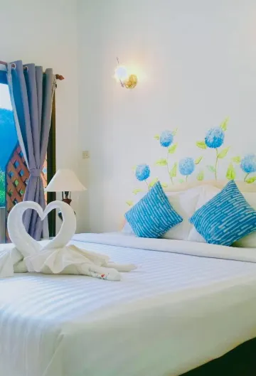 ห้องพักพร้อมระเบียง(เตียงใหญ่)