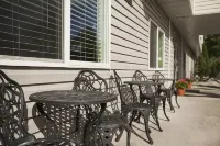 Super 8 by Wyndham Salmon