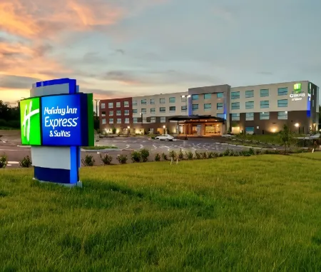Holiday Inn Express & Suites Raleigh Airport - Brier Creek Отели рядом с Аэропорт Роли