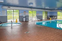 Baymont by Wyndham Michigan City - Pools