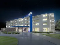 GLō Best Western Bronx NYC Hotels near Graham Square
