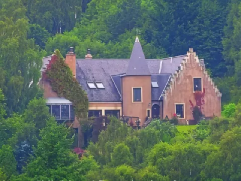 ไฮแลนด์แบร์ลอดจ์และห้องพักหรูแบร์ฮัท โรงแรมใน