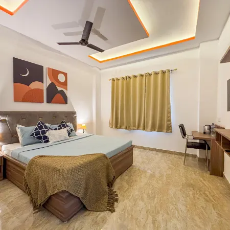 Raghuveer Sadan, Near Ram Mandir - 10 Min Walk