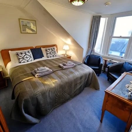 Burnside Guest House Отели рядом с достопримечательностью «Ипподром Эра»