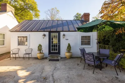 The Inn & Tavern at Meander Hotel di 