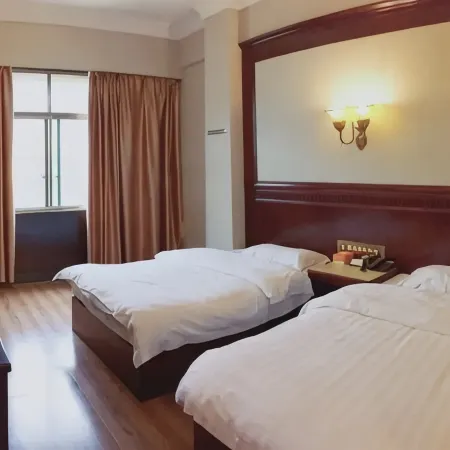 Xingyun Hotel (Hepu Huan Zhu East Road Bus Station)