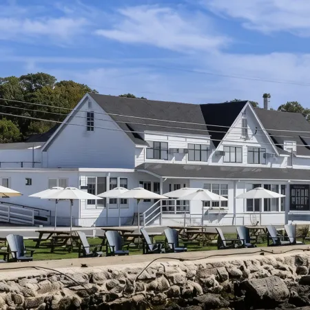 Bluebird Ocean Point Inn