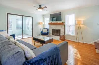 Pet-friendly, freshly renovated, 2 bd/2.5 bath townhome in Decatur! - 4-Star