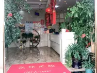 Qingzhen Dike Hotel (Yunling Middle Road Branch)