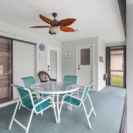 Private Oasis! Heated Pool, Fenced Yard, Poolside Bathroom, Grill, Mins to Beach