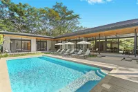 Special offering price! Exquisite 4 br villa w/private pool in gated community! - Villa