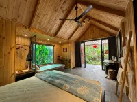 NOMIA GARDEN RETREATS - parking