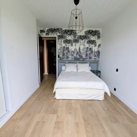 Maison Avec Jardin au Centre de L'île à Proximité des Attractions et Plages Отели в г. Сен-Пьер-д'Олерон