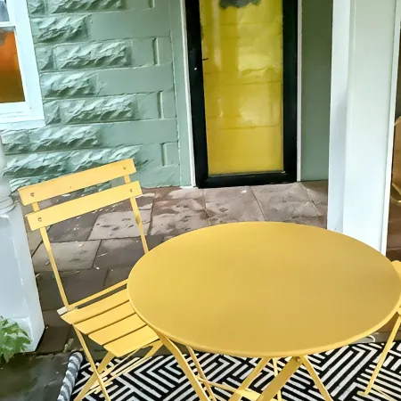 Stylish 1-bd/1-ba gardern apt within quaint Bluemont village, walk to wineries.