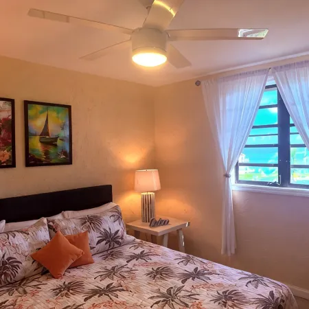 The Lost Crab at Sapphire - End Unit. Newly Renovated. Easy Access to Beach