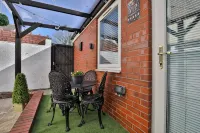 Cosy Central Cardiff Bungalow - Kitchenette