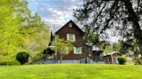 Charming 3Br/3BA Farmhouse~Family Friendly~Quiet Country Setting~Great Location! - Farmhouses