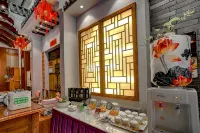 24° North Latitude Theme Hotel