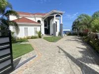 Exclusive French Polynesian Inspired Ocean View Villa - salle de sport