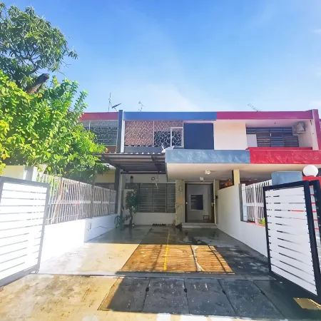 12 Family-Friendly 2-Sty 6 Room for 17 by Gurney