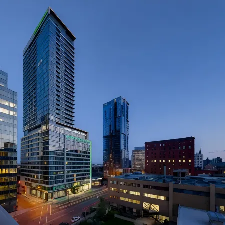 Holiday Inn & Suites MONTREAL CENTRE-VILLE OUEST by IHG