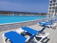 Paradise Bay Resort - Rooftop Pools