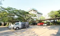 Rattana Park Hotel - موقف سيارات