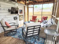 Charming cottage Pet Friendly 1 BR Tranquil Steele Wifi