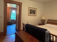 Beautiful 4-bed home on 24 acres in West Burke-12 min from Burke Mountain! - Wifi