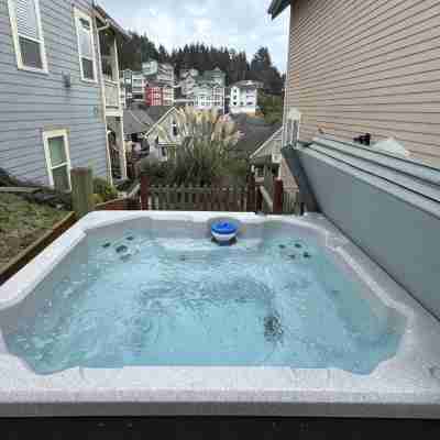 Luxury Olivia Beach Retreat - Hot Tub, Game Room & Pet Friendly Fitness & Recreational Facilities