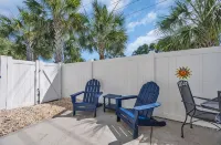 Makaria's Mermaid Beach Hideaway: Cute 2-bedroom cottage home in Myrtle Beach! - บังกะโล
