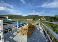 Jala Jala Casita Blanca Tiny House and Farm Stay with Mountain View and Pool