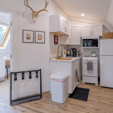 Downtown Cody Barn BnB; Sleeps 2 w/ A/C!