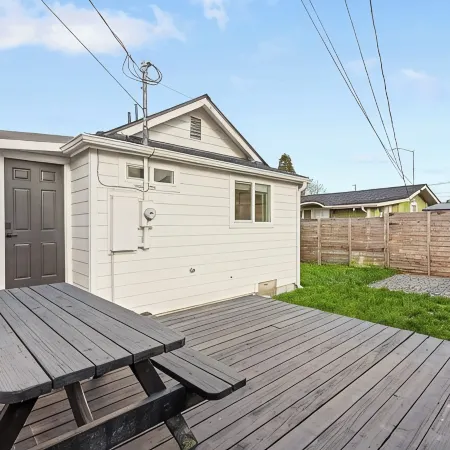 Cozy Bungalow Home 2br+1ba - 9 min to Tacoma Dome