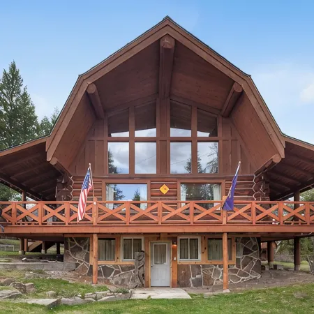 Gorgeous Log Home 9 mi from West Glacier