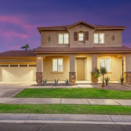 Palm Delight: Spacious 5-bedroom house with WiFi, EV charger in enjoyable Indio