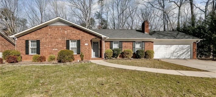 Charming and cozy 3-bedroom house, 2 full bathrooms in High Point close to HPU Hotels in High Point