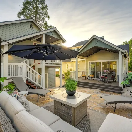 Gorgeous 4-bedroom house steps to Historic Folsom's Sutter Street & Lake Natoma