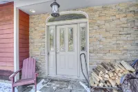 4000 sq. ft. With EXTRA LARGE BRAND NEW HOT TUB. Directly across from Ski Resort