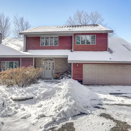 4000 sq. ft. With EXTRA LARGE BRAND NEW HOT TUB. Directly across from Ski Resort