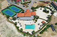 Amazing Ground Floor 2 BR Condo in Malmok close to Arashi Beach - 2성급