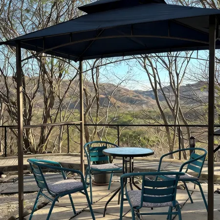 Ocotal Hilltop Condo: Mountain Views, 4 Pools, 3 Min to Beach, 100 Mbps WiFi