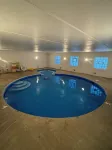 蘭博球場新近翻新的5卧室度假屋配有室內泳池. - 民宿